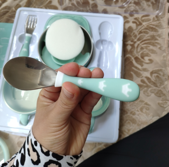 貝易兒童餐具寶寶拿著方便嗎 貝易兒童餐具用起來感覺如何 貝易兒童餐具寶寶拿著方便嗎 貝易兒童餐具用起來感覺如何