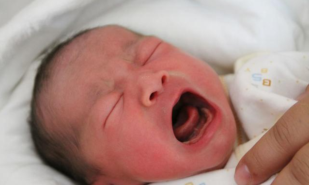 寶寶為什么一出生就會哭 剛出生的寶寶不會哭是什么原因 寶寶為什么一出生就會哭 剛出生的寶寶不會哭是什么原因