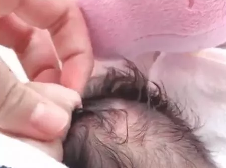 寶寶愛揪頭發是怎么回事 寶寶愛揪頭發怎么辦