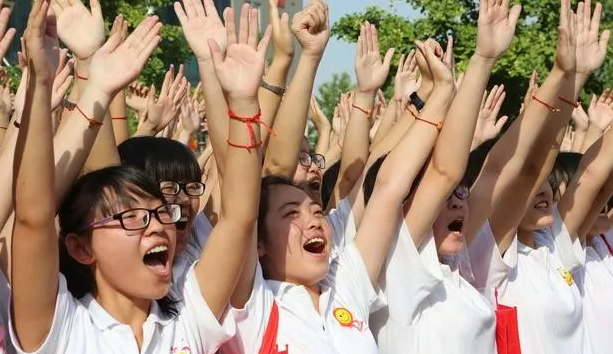 送孩子去高考家長穿什么衣服好 送考穿什么顏色衣服吉利