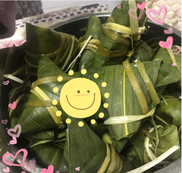 第一次自己包粽子的朋友圈說說 關于親手包粽子的搞笑說說