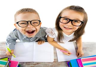 如何正確地表揚孩子 鼓勵孩子的正確姿勢