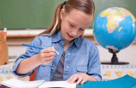 小孩寫(xiě)作業(yè)小動(dòng)作太多怎么辦 小孩寫(xiě)作業(yè)注意力不集中怎么改