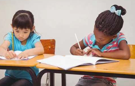 孩子寫作業一直用橡皮好不好 孩子寫作業一直磨蹭原因