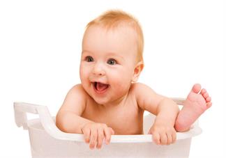 夏天可以給寶寶吹空調(diào)嗎 孩子夏天不吹空調(diào)會不會長痱子