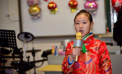 女兒第一次當主持說說 女兒第一次嘗試主持很勇敢句子