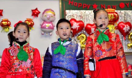 女兒第一次當主持說說 女兒第一次嘗試主持很勇敢句子