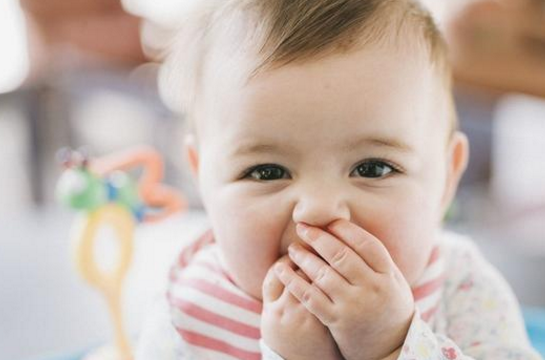 寶寶肚臍要不要清理呢 寶寶肚臍該怎么處理 寶寶肚臍要不要清理呢 寶寶肚臍該怎么處理