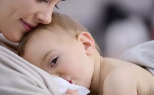 奶水不多和孩子吃奶晚有關(guān)系嗎 月子奶水不多怎么辦