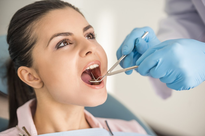 孩子經(jīng)常吃手會(huì)長成齙牙嗎 孩子愛吃手會(huì)有什么影響