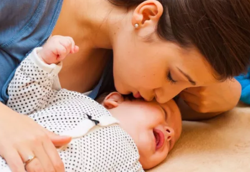 產假結束的朋友圈感言 產假結束上班舍不得寶寶說說