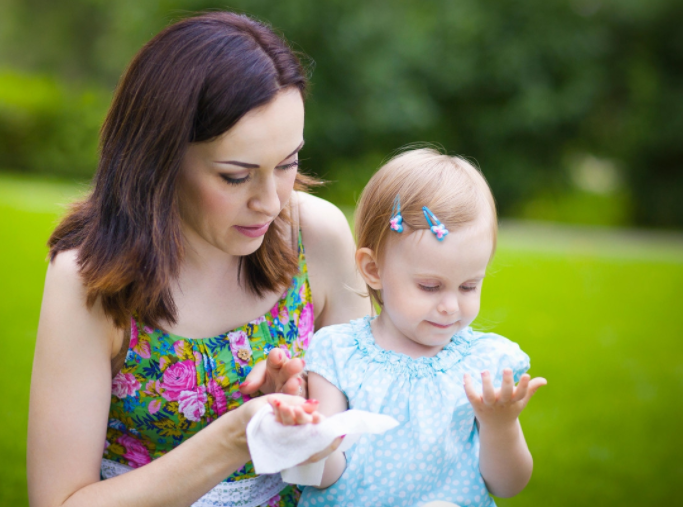 長期用濕紙巾給寶寶擦屁屁好嗎 怎么正確清洗寶寶屁屁 長期用濕紙巾給寶寶擦屁屁好嗎 怎么正確清洗寶寶屁屁