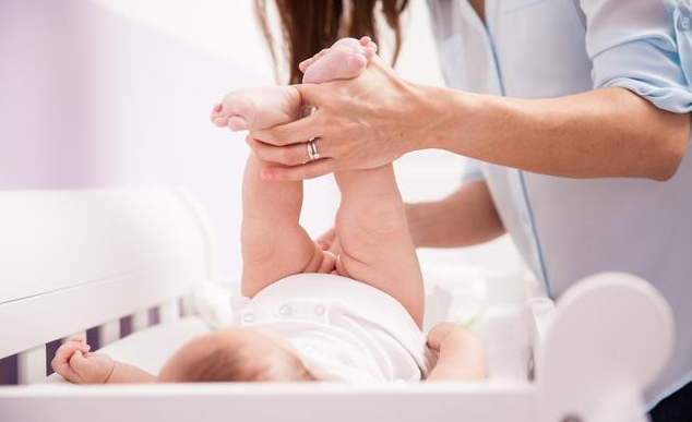 長期用濕紙巾給寶寶擦屁屁好嗎 怎么正確清洗寶寶屁屁 長期用濕紙巾給寶寶擦屁屁好嗎 怎么正確清洗寶寶屁屁