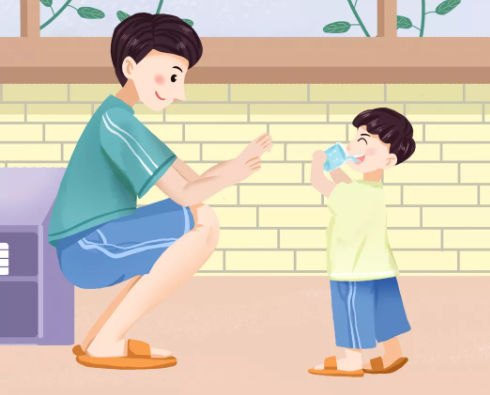 夏天寶寶一天喝多少水 孩子上火多喝水有用嗎