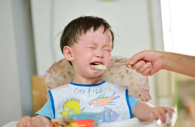 孩子獨立吃飯敏感期 培養孩子吃飯要養好這些習慣