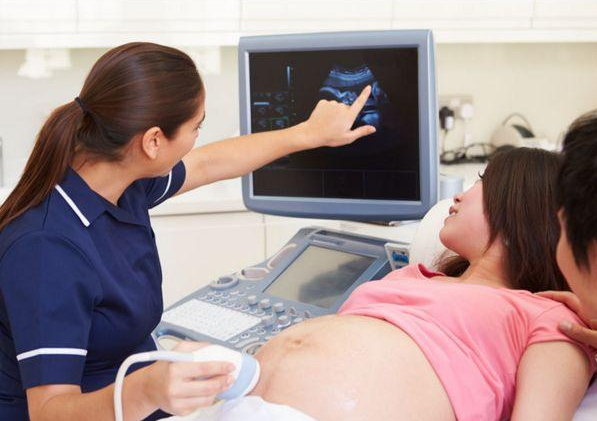 羊水過(guò)多能順產(chǎn)嗎 孕晚期羊水過(guò)多怎么辦