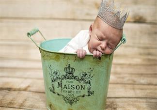 給孩子拍嗝好不好 給新生兒拍嗝應(yīng)該拍出聲嗎