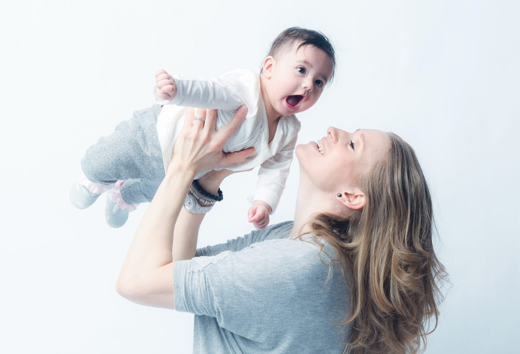寶寶墜床后第一時間怎么做好 孩子墜床后怎么看孩子的傷勢