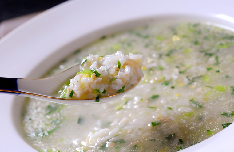 孩子吃飯喜歡湯泡飯好不好 孩子吃湯泡飯有什么影響