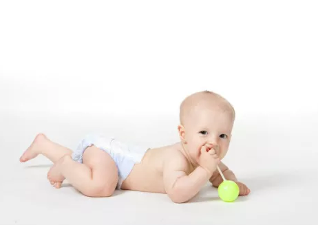 寶寶不會走路能穿鞋子嗎 不會走路的寶寶不要過早穿鞋子 寶寶不會走路能穿鞋子嗎 不會走路的寶寶不要過早穿鞋子