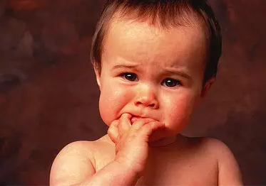 夏季給寶寶剃光頭能預防痱子嗎 小孩子長痱子該怎么應對