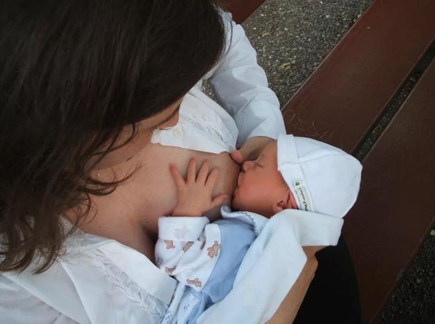 產后漏奶正不正常 產后漏奶該怎么辦 產后漏奶正不正常 產后漏奶該怎么辦