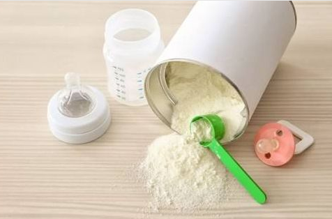 奶粉禁用進(jìn)口奶源說法怎么回事 奶粉禁用進(jìn)口奶源說法好不好