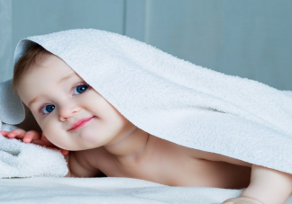 新生兒吹空調要帶帽子嗎 新生兒夏季如何護理