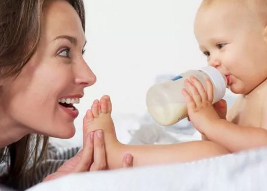 寶寶什么時候必須戒奶瓶 寶寶奶瓶什么時候戒最合適 寶寶什么時候必須戒奶瓶 寶寶奶瓶什么時候戒最合適