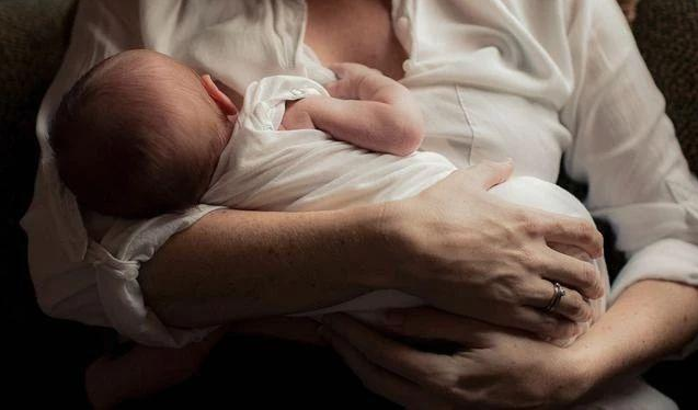 產婦剖腹產奶水比順產差嗎 產婦剖腹產和順產奶水一樣嗎