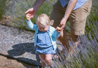 寶寶走路愛墊腳尖是什么原因 寶寶走路踮腳怎么辦
