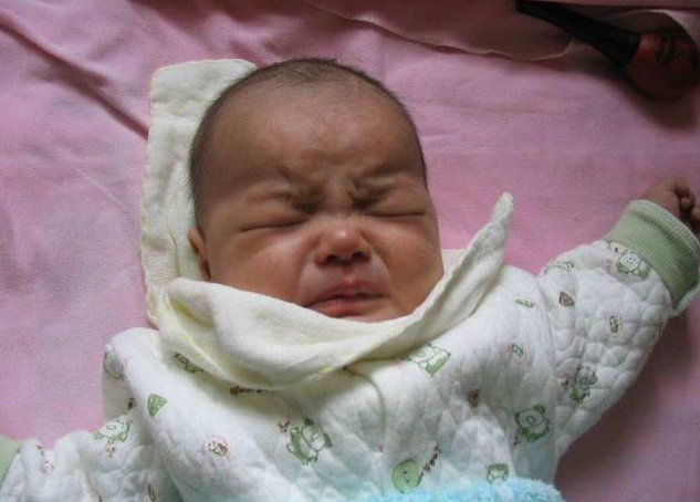 寶寶落地醒是缺鈣嗎 寶寶落地醒該怎么辦