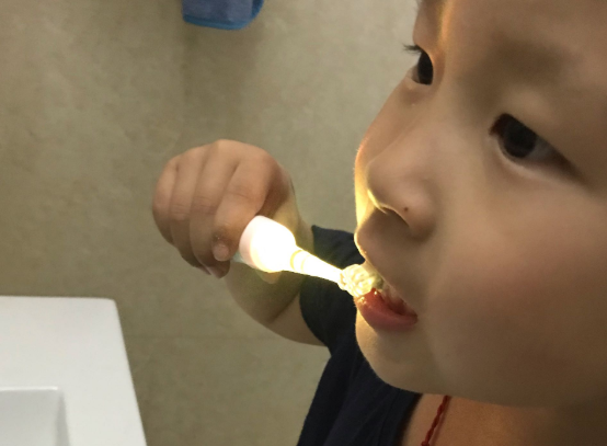 日本COLIMIDA兒童電動(dòng)牙刷怎么樣 COLIMIDA兒童幻彩聲波牙刷測(cè)評(píng)