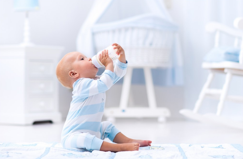 為什么孩子吃奶的時(shí)候會(huì)被奶嗆到 寶寶嗆奶原因解答