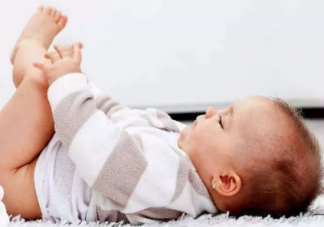 新生兒尿布怎么選擇 新生兒的尿布怎么換