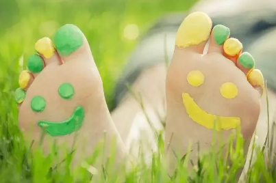 寶寶光腳走路會影響健康嗎 寶寶光腳走路有什么好處