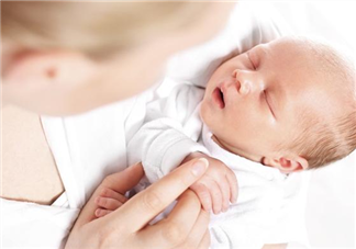 哺乳期媽媽感冒發(fā)燒能喂奶嗎 哺乳期媽媽生病要注意什么