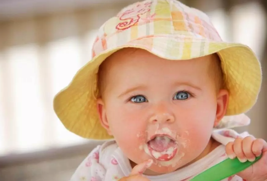 寶寶餓了還是腸絞痛怎么看 寶寶腸絞痛的癥狀有哪些