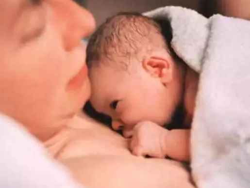 寶寶餓了還是腸絞痛怎么看 寶寶腸絞痛的癥狀有哪些