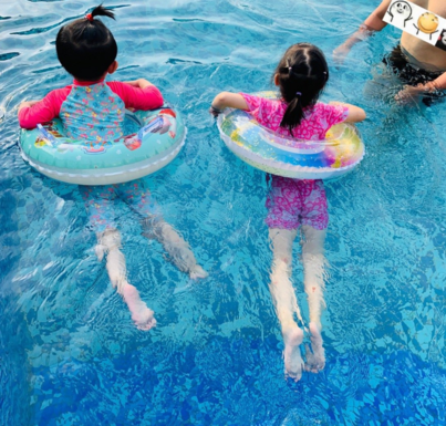 關(guān)于小孩游泳的說說 帶寶貝游泳的心情說說