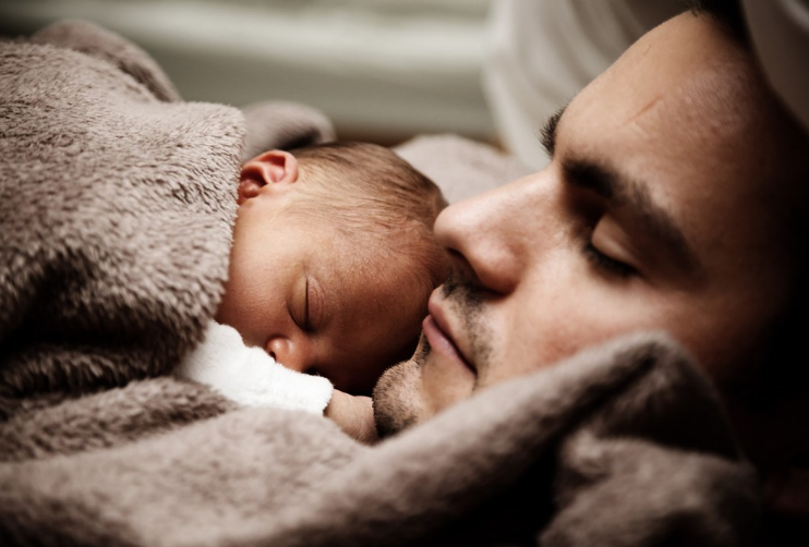 安撫寶寶時怎么避免搖晃嬰兒綜合征 安撫寶寶正確的方法