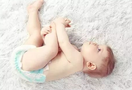 新手爸媽該怎么選紙尿褲 夏季寶寶穿紙尿褲會濕疹嗎 新手爸媽該怎么選紙尿褲 夏季寶寶穿紙尿褲會濕疹嗎