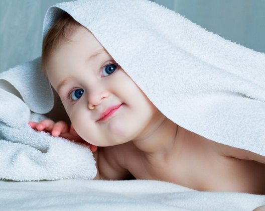 如何判斷新生兒是雙眼皮 為什么寶寶有時候是單眼皮有時候是雙眼皮