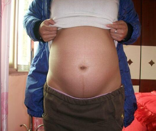 孕婦肚子硬好還是軟好2019 孕期肚子硬一邊硬一邊軟是怎么回事