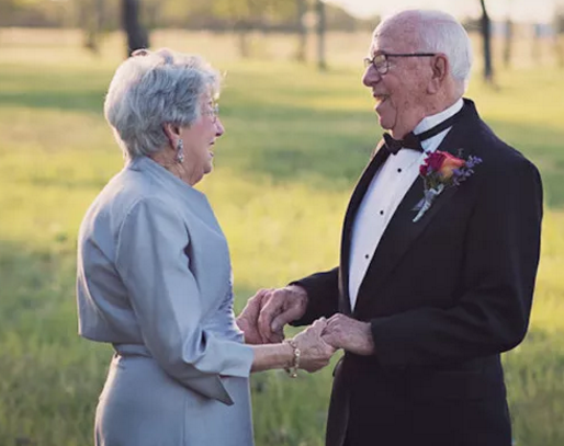 結婚一周年紀念日說說 結婚一周年朋友圈短語