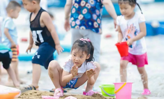 全國多地幼兒園開啟搖號模式 首批二孩即將上幼兒園