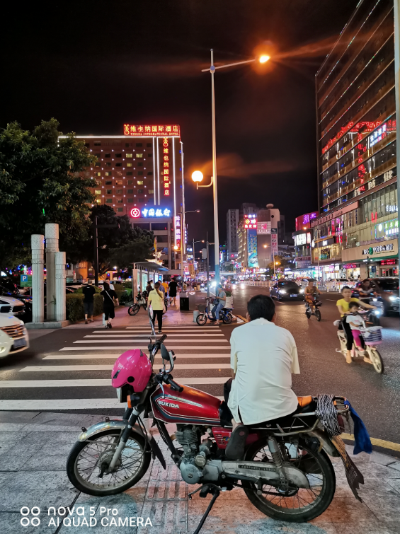 描述夜景的朋友圈配文 夜景發(fā)朋友圈配什么話