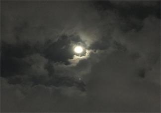 夜晚一個人賞月的說說 一個人賞月的心情說說