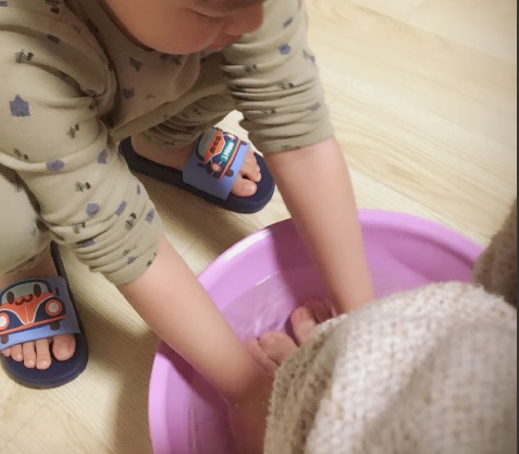 兒子給我洗腳心里舒服說(shuō)說(shuō) 兒子給我洗腳朋友說(shuō)說(shuō)