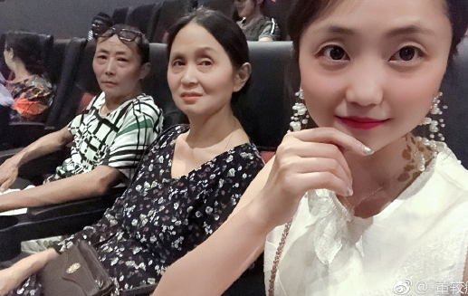 第一次帶爸媽看電影的說說 帶爸媽看電影心情感言 第一次帶爸媽看電影的說說 帶爸媽看電影心情感言